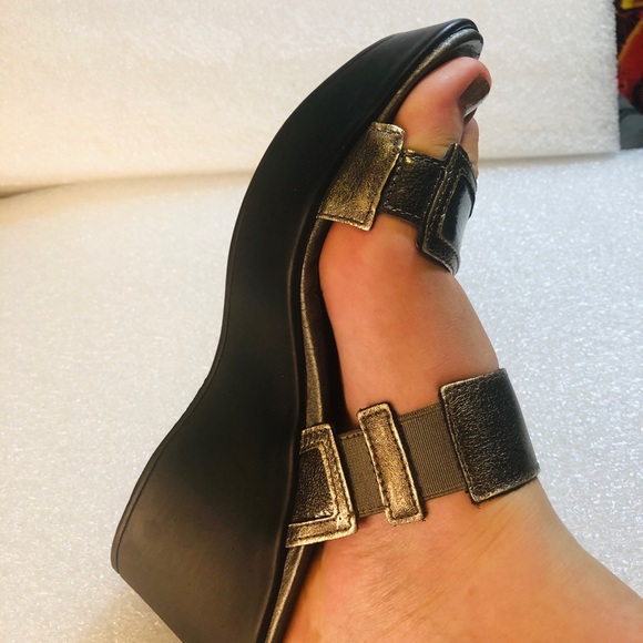 Naot Women’s Metallic Wedge Sandals, Size 39 - Picture 7 of 7
